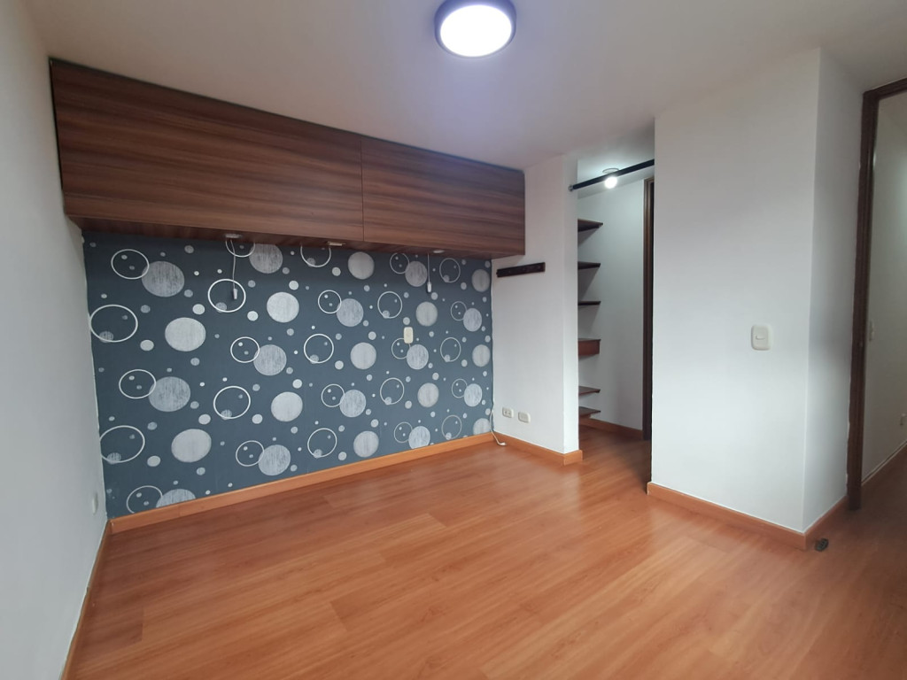 Apartamento en venta en Loma De Los Bernal, Medellín · foto 17 de 24