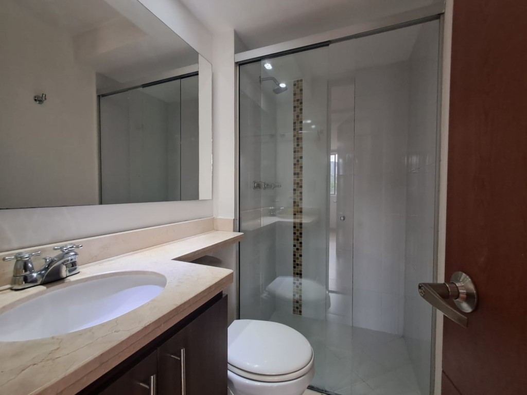 Apartamento en venta en Loma De Los Bernal, Medellín · foto 20 de 24