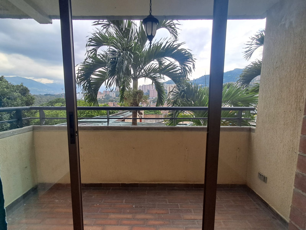 Apartamento en venta en Loma De Los Bernal, Medellín · foto 22 de 24