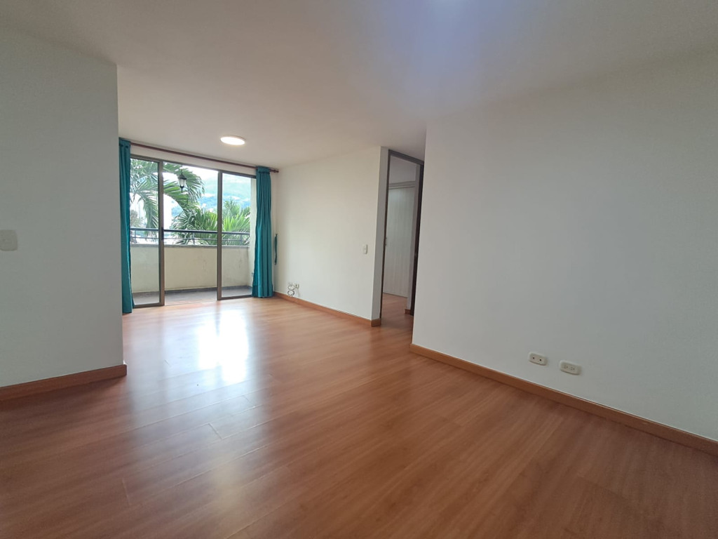 Apartamento en venta en Loma De Los Bernal, Medellín · foto 23 de 24