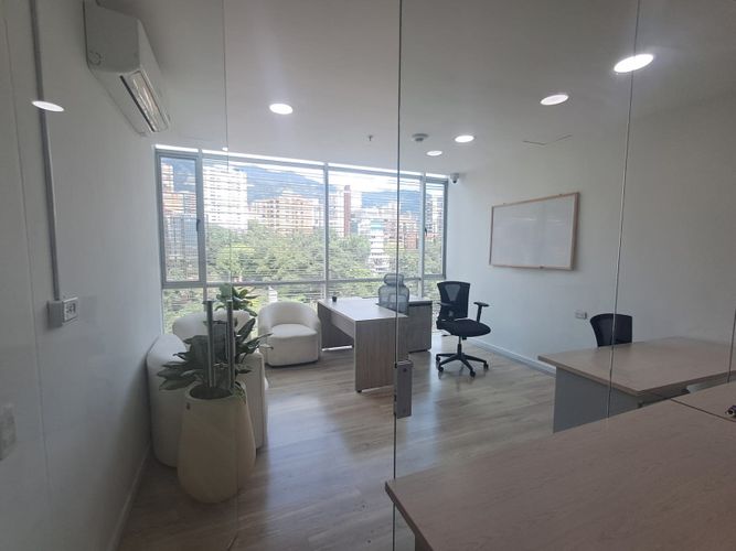 Oficina en arriendo en Manila, Medellín, 48 m² · foto 2 de 18