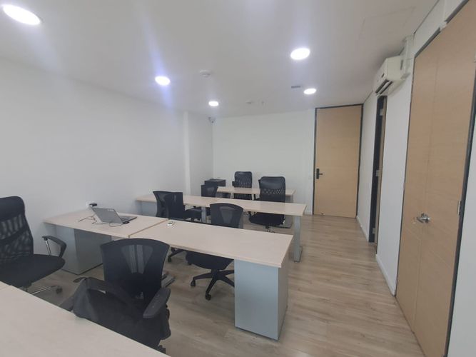 Oficina en arriendo en Manila, Medellín, 48 m² · foto 12 de 18