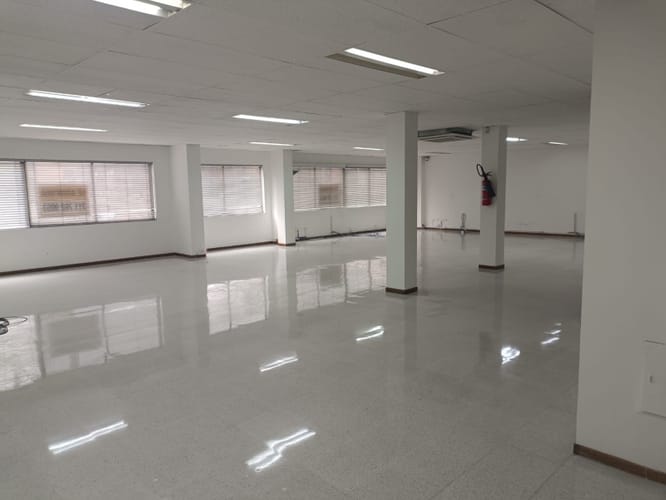 Oficina en arriendo en La Aguacatala, Medellín, 625 m² · foto 2 de 11