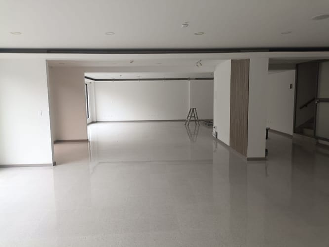 Oficina en arriendo en La Aguacatala, Medellín, 625 m² · foto 3 de 11