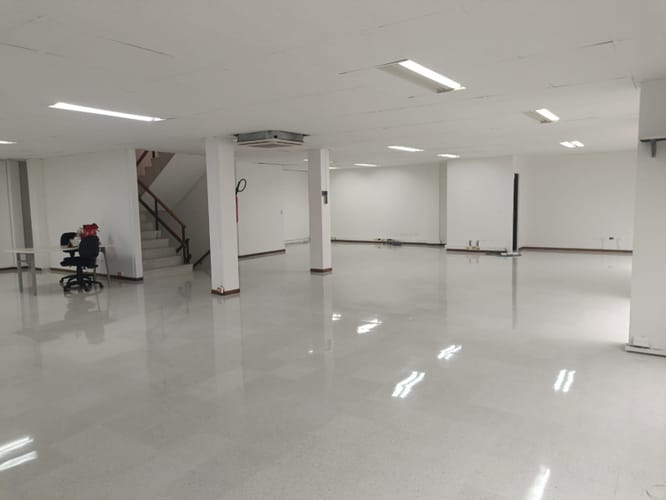 Oficina en arriendo en La Aguacatala, Medellín, 625 m² · foto 5 de 11