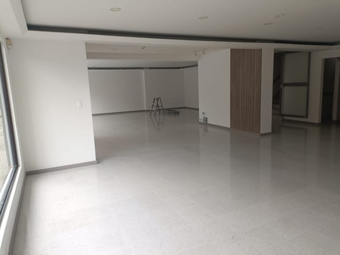Oficina en arriendo en La Aguacatala, Medellín, 625 m² · foto 10 de 11