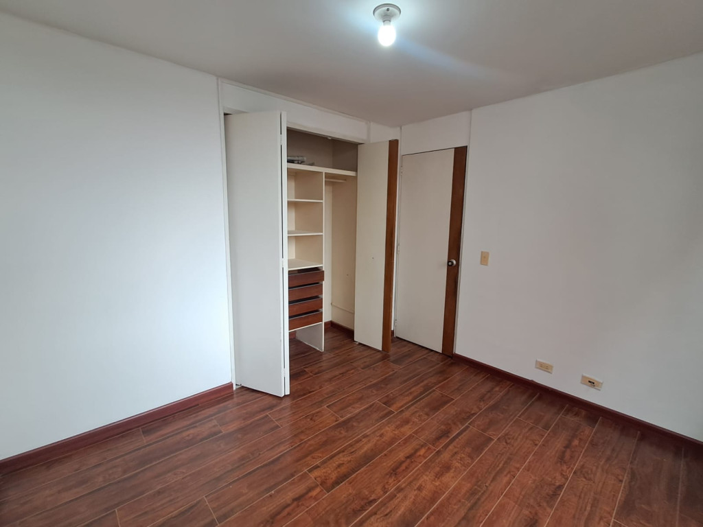 Apartamento en arriendo en Santa Teresita, Bogotá · foto 3 de 13