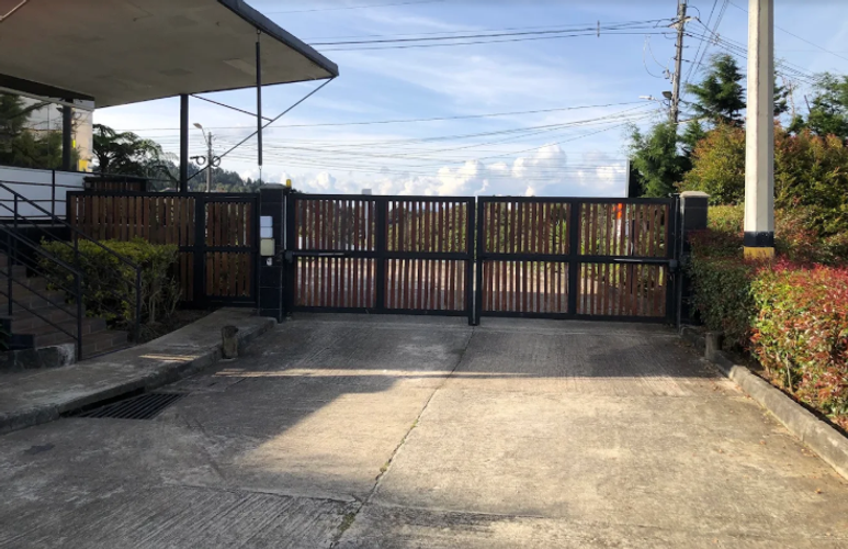 Casa de 3 alcobas en venta en Loma Del Escobero, Envigado, 1100 m² · foto 3 de 6