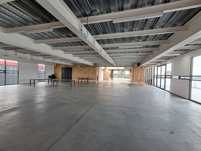 Oficina en arriendo en San Jose, Mosquera, 2096 m² · foto 2 de 12