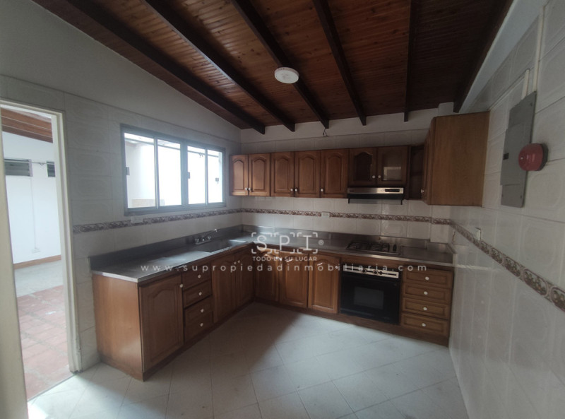 Casa en Arriendo en Conquistadores, Medellín - 2