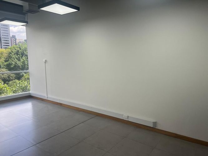 Oficina en arriendo en El Poblado, Medellín, 33 m² · foto 5 de 10