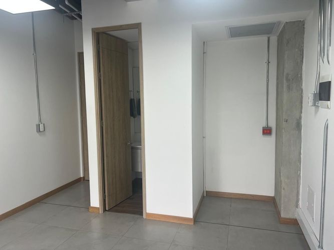 Oficina en arriendo en El Poblado, Medellín, 33 m² · foto 9 de 10