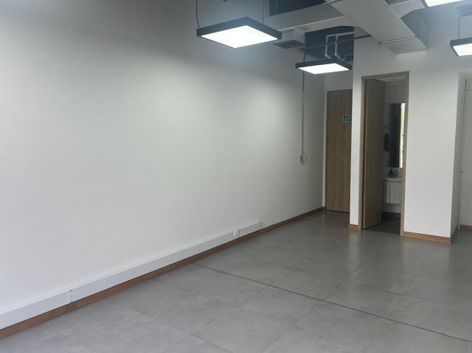 Oficina en arriendo en El Poblado, Medellín, 33 m² · foto 6 de 10