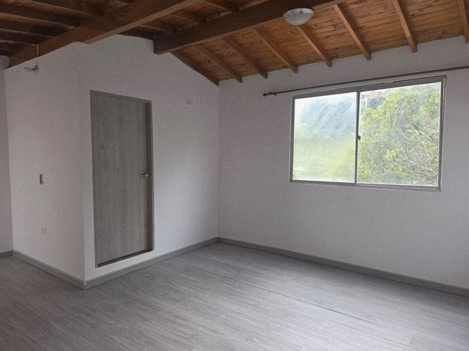 Casa de 3 alcobas en venta en Palenque, Medellín, 75 m² · foto 2 de 22
