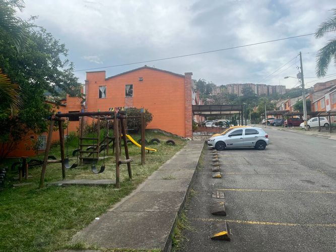 Casa de 3 alcobas en venta en Palenque, Medellín, 75 m² · foto 18 de 22