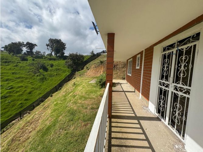 Finca en venta en El Yolombo, Medellín, 240 m² · foto 3 de 5