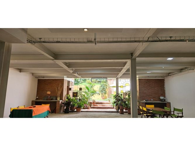 Casa de 5 alcobas en venta en El Limonar, Cali, 440 m² · foto 9 de 14