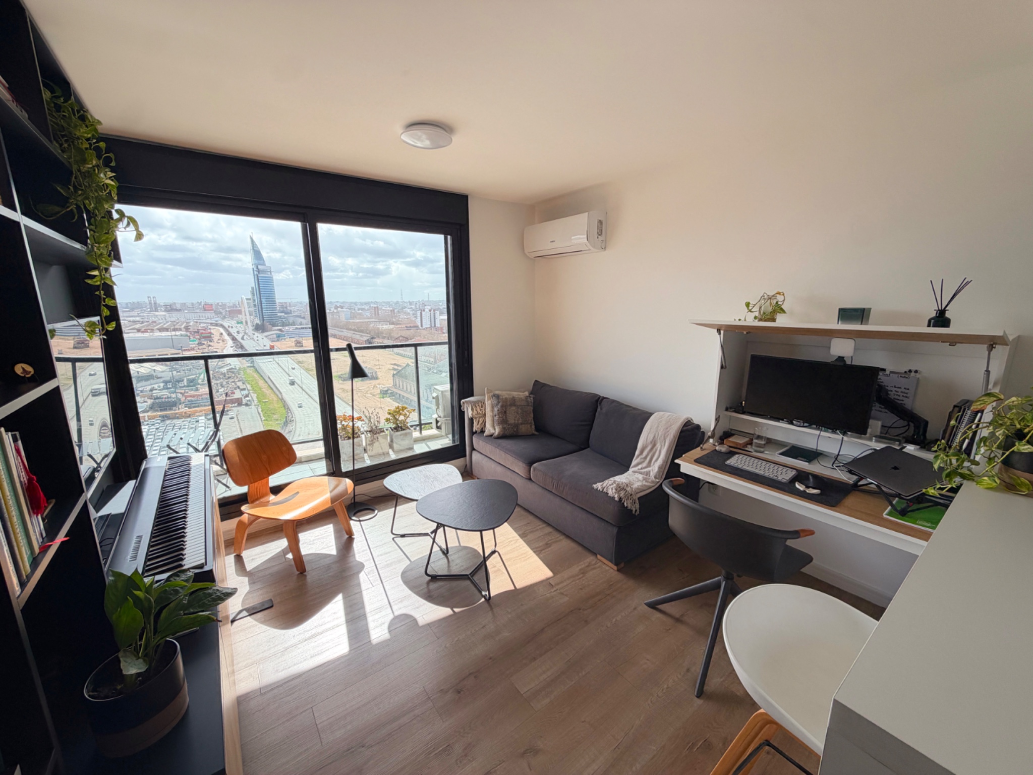 Excelente apartamento en NOSTRUM BAY, piso alto, orientación norte, AMOBLADO
