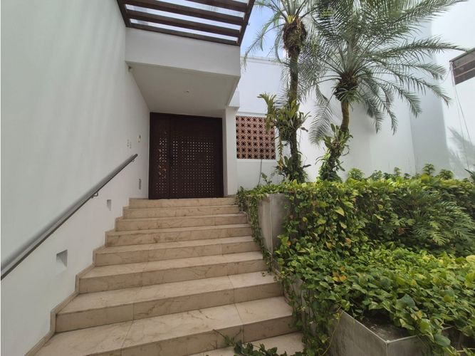 Casa de 10 alcobas en venta en Ciudad Jardin, Cali, 950 m² · foto 3 de 24