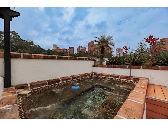 Edificio en venta en La Florida, Medellín, 966 m² · foto 2 de 24