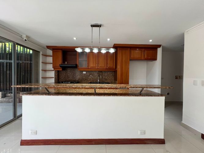 Casa de 4 alcobas en venta en El Poblado, Medellín, 230 m² · foto 4 de 19