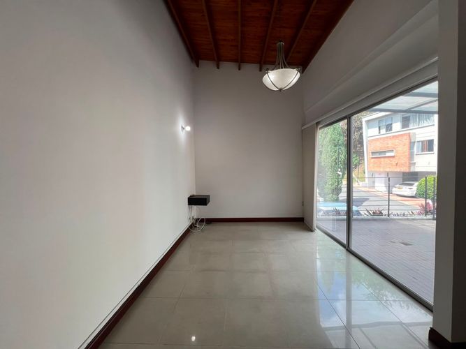 Casa de 4 alcobas en venta en El Poblado, Medellín, 230 m² · foto 6 de 19