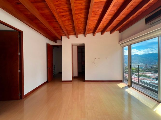Casa de 4 alcobas en venta en El Poblado, Medellín, 230 m² · foto 16 de 19