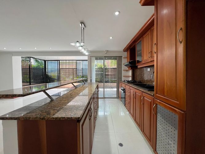 Casa de 4 alcobas en venta en El Poblado, Medellín, 230 m² · foto 2 de 19