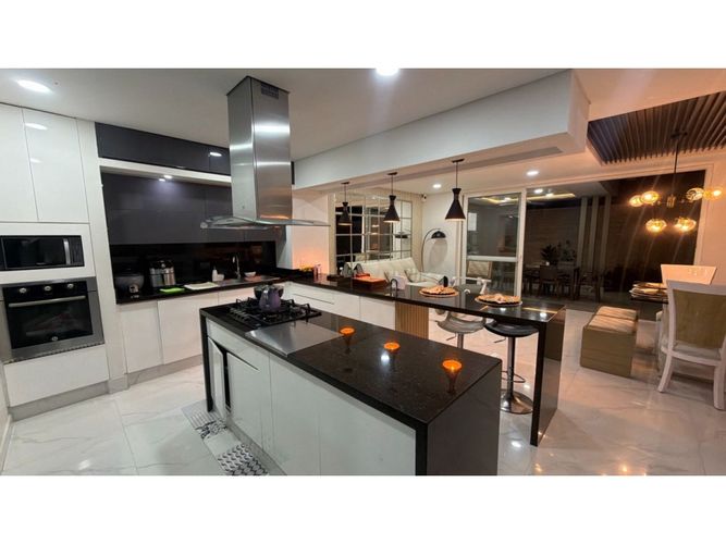 Casa de 4 alcobas en venta en Pance, Cali, 300 m² · foto 2 de 24