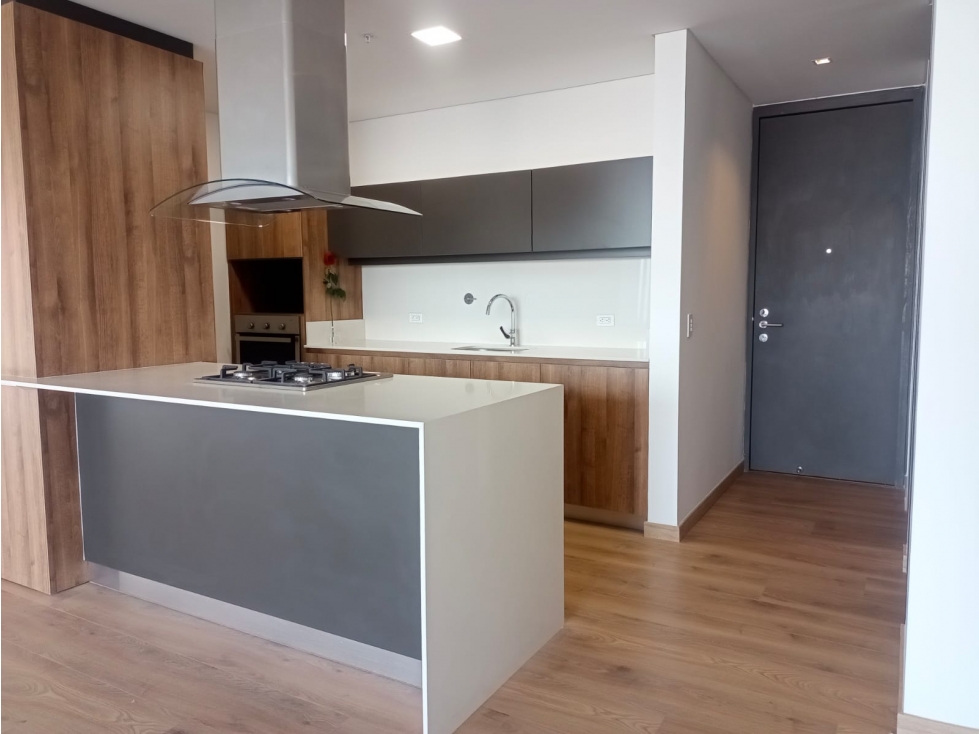 Apartamento en arriendo en Altos Del Poblado, Medellín · foto 3 de 16