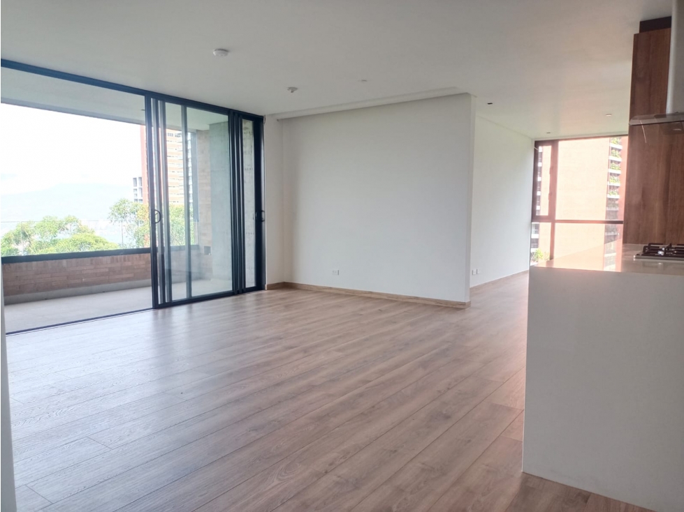 Apartamento en arriendo en Altos Del Poblado, Medellín · foto 4 de 16