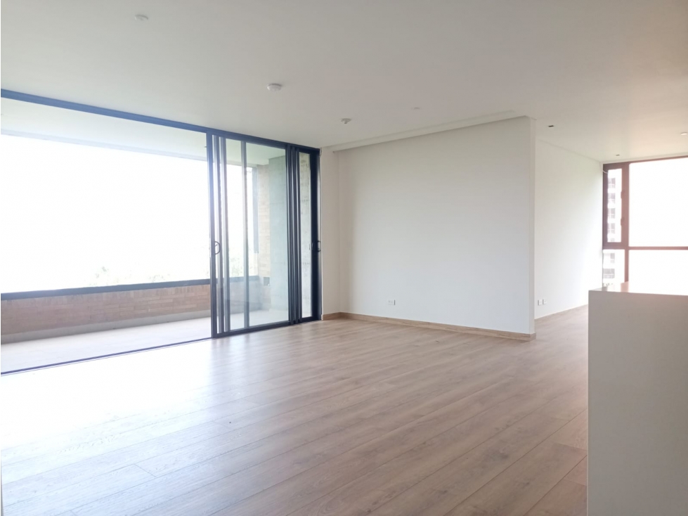 Apartamento en arriendo en Altos Del Poblado, Medellín · foto 5 de 16