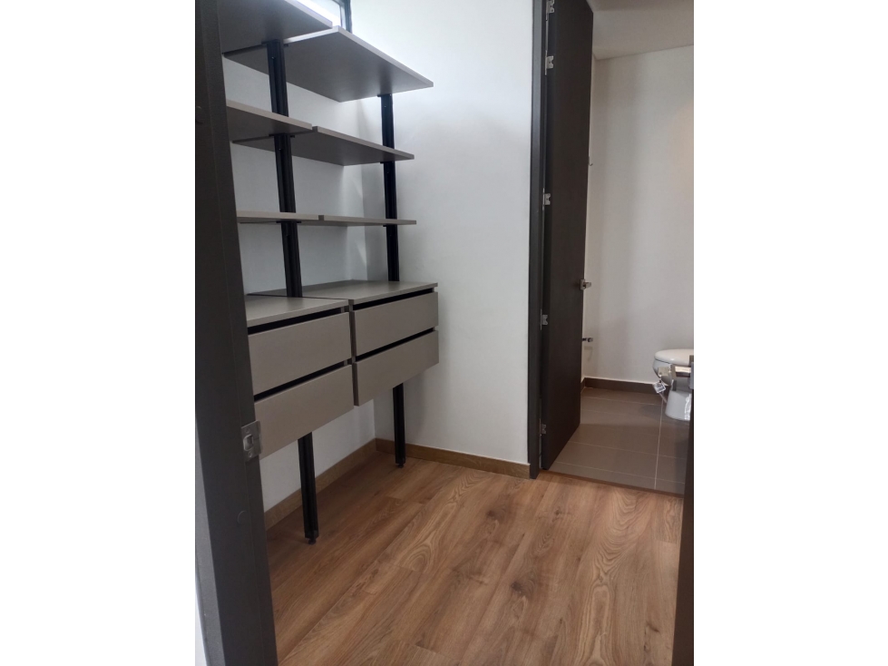 Apartamento en arriendo en Altos Del Poblado, Medellín · foto 8 de 16
