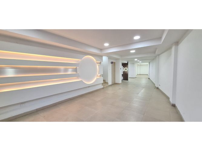 Local en arriendo en Fundadores, Armenia, 693 m² · foto 2 de 24