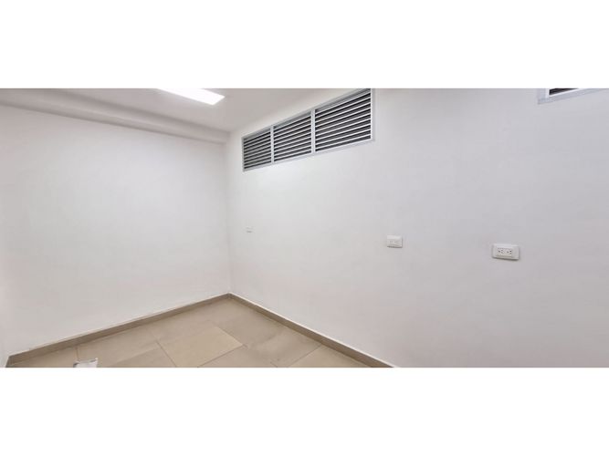 Local en arriendo en Fundadores, Armenia, 693 m² · foto 13 de 24