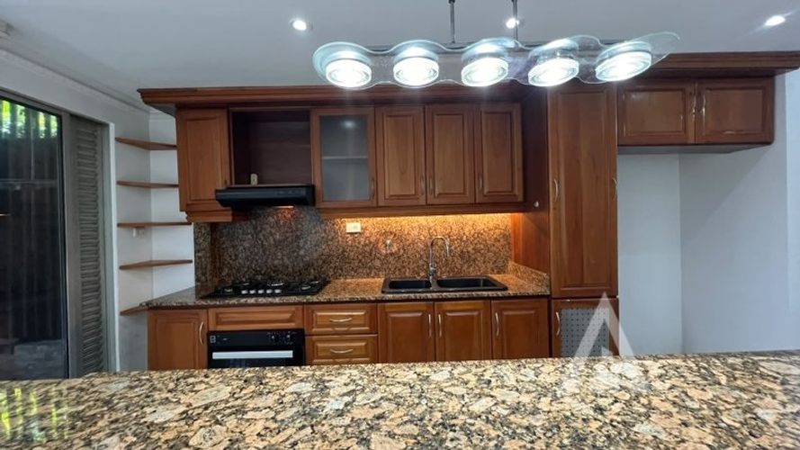 Apartamento de 4 alcobas en arriendo en El Poblado, Medellín, 240 m² · foto 2 de 24