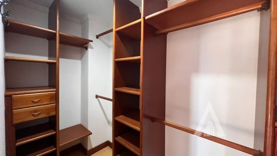 Apartamento de 4 alcobas en arriendo en El Poblado, Medellín, 240 m² · foto 4 de 24