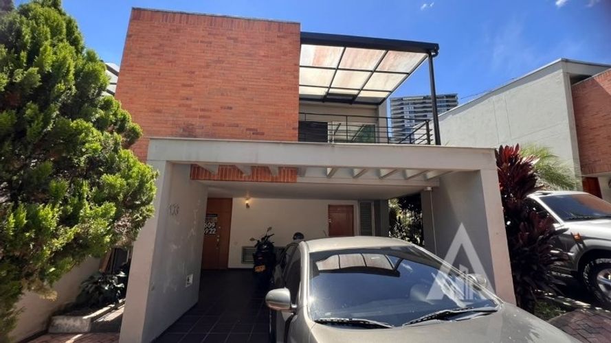 Apartamento de 4 alcobas en arriendo en El Poblado, Medellín, 240 m² · foto 8 de 24