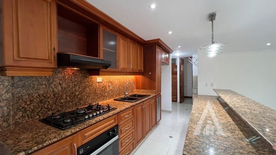 Apartamento de 4 alcobas en arriendo en El Poblado, Medellín, 240 m² · foto 9 de 24