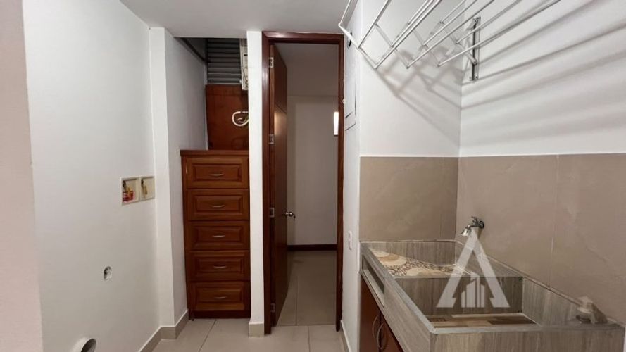 Apartamento de 4 alcobas en arriendo en El Poblado, Medellín, 240 m² · foto 13 de 24