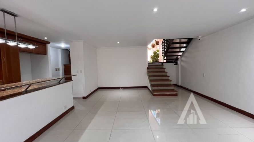 Apartamento de 4 alcobas en arriendo en El Poblado, Medellín, 240 m² · foto 14 de 24