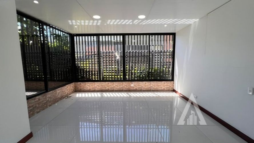 Apartamento de 4 alcobas en arriendo en El Poblado, Medellín, 240 m² · foto 15 de 24