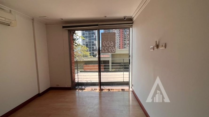 Apartamento de 4 alcobas en arriendo en El Poblado, Medellín, 240 m² · foto 17 de 24