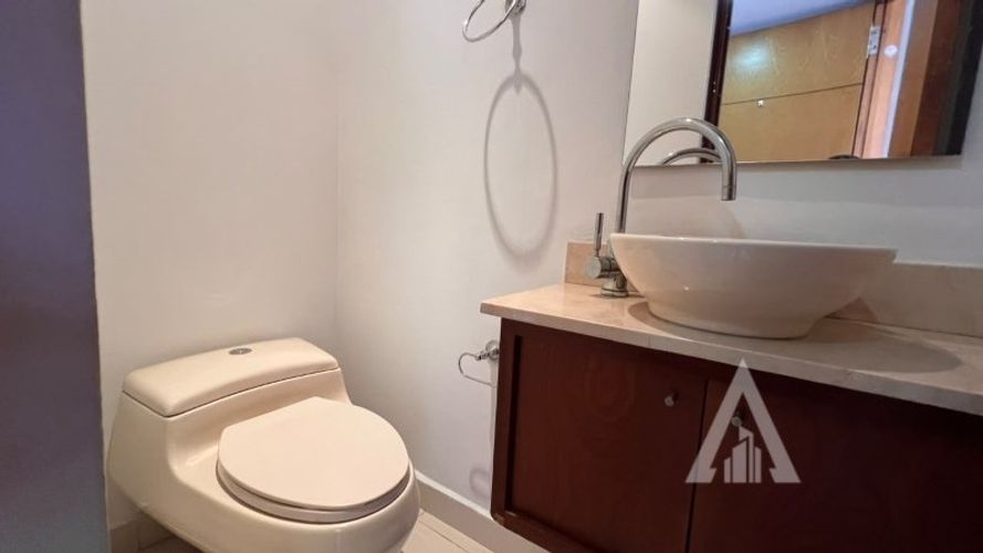 Apartamento de 4 alcobas en arriendo en El Poblado, Medellín, 240 m² · foto 18 de 24