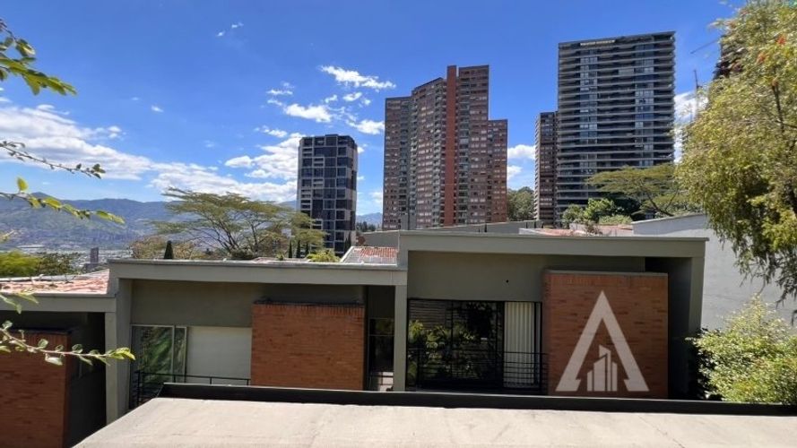Apartamento de 4 alcobas en arriendo en El Poblado, Medellín, 240 m² · foto 19 de 24