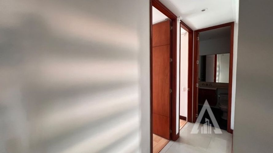 Apartamento de 4 alcobas en arriendo en El Poblado, Medellín, 240 m² · foto 23 de 24