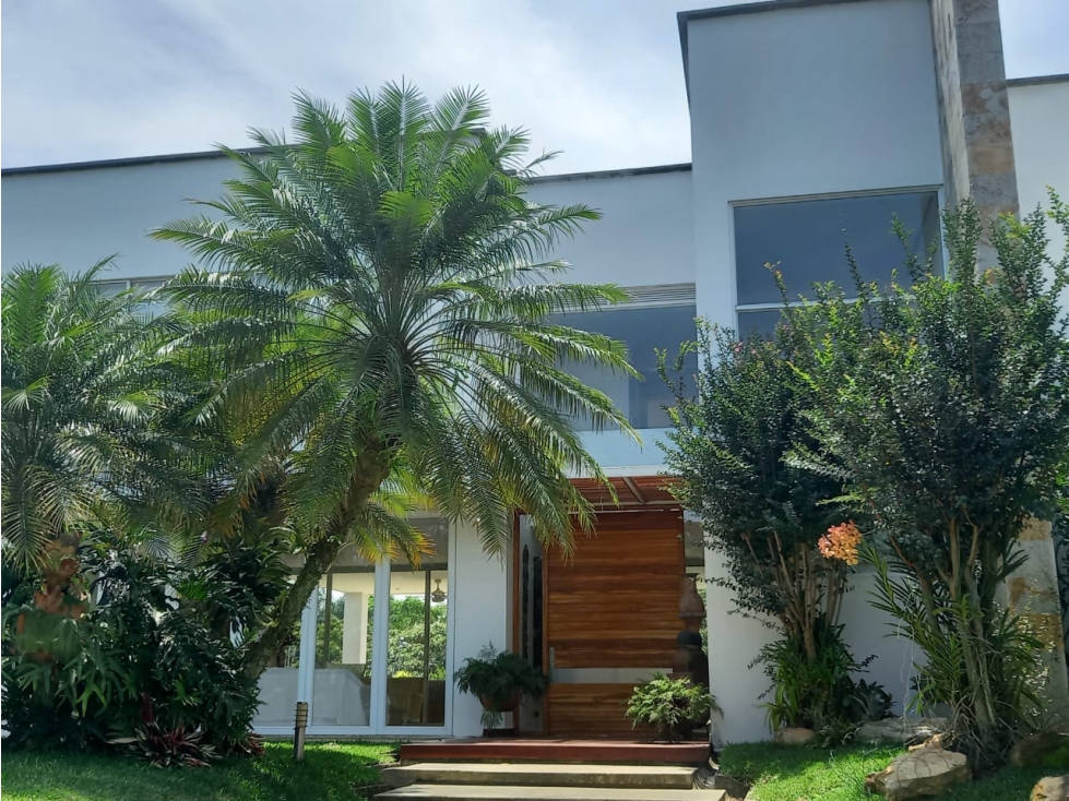 Casa de 3 alcobas en venta en Ciudad Jardin, Cali, 481 m² · foto 2 de 24