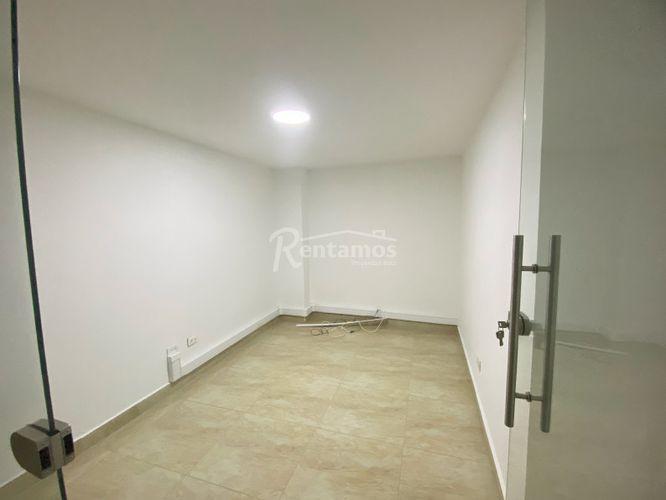 Oficina en arriendo en El Poblado, Medellín, 200 m² · foto 7 de 24