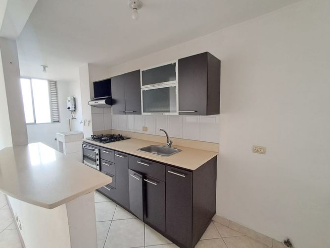 Apartamento de 1 alcoba en venta en La Aguacatala, Medellín, 44 m² · foto 2 de 21