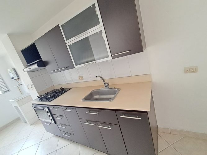 Apartamento de 1 alcoba en venta en La Aguacatala, Medellín, 44 m² · foto 3 de 21